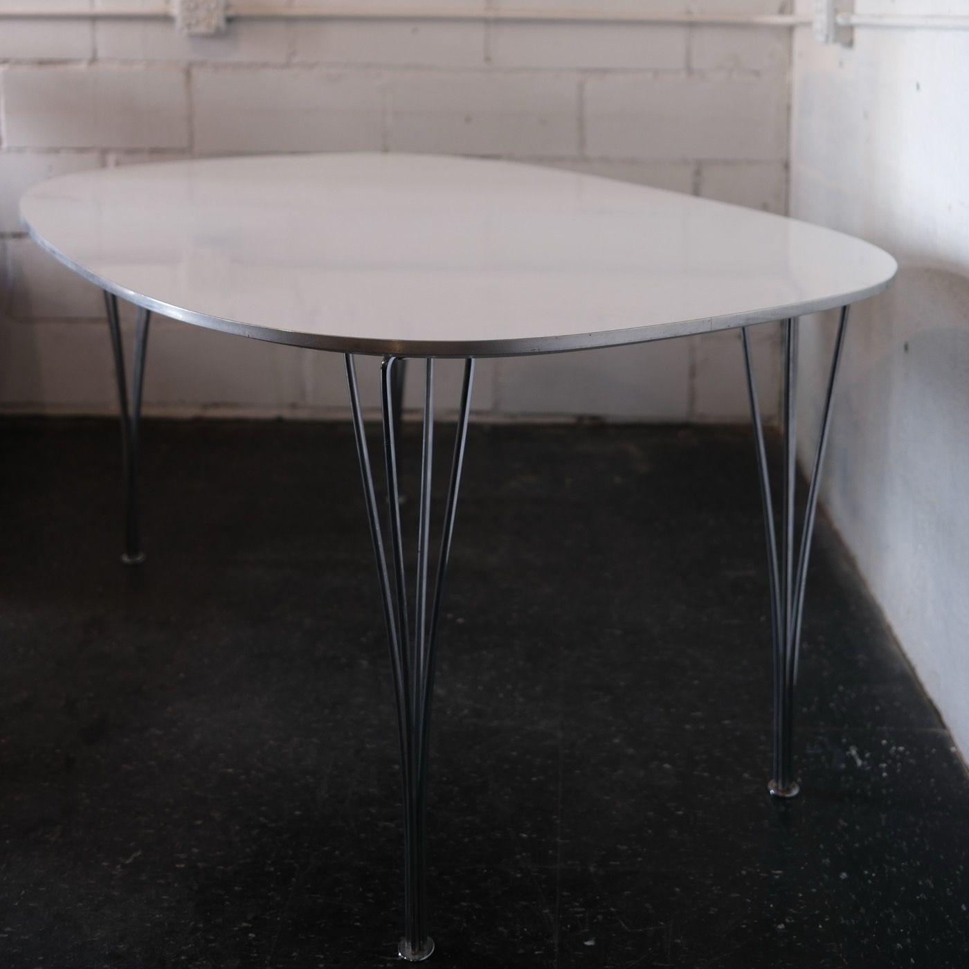 Fritz Hansen Superellipse dining table