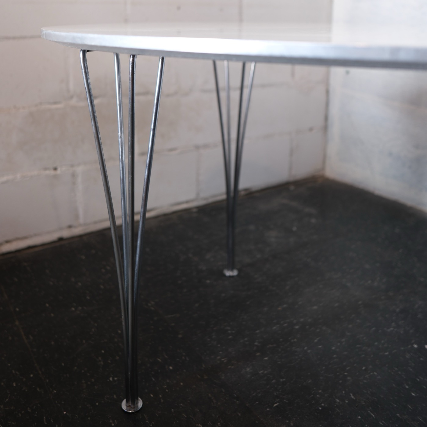 Fritz Hansen Superellipse dining table