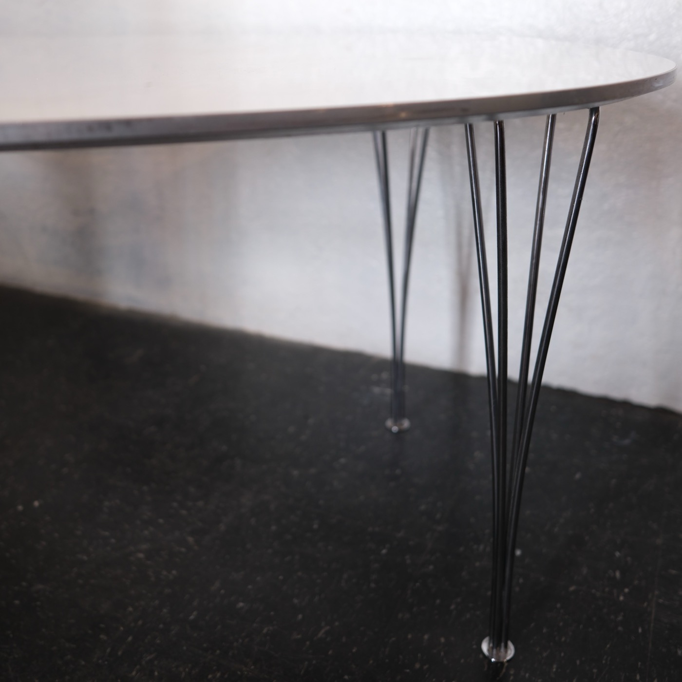 Fritz Hansen Superellipse dining table