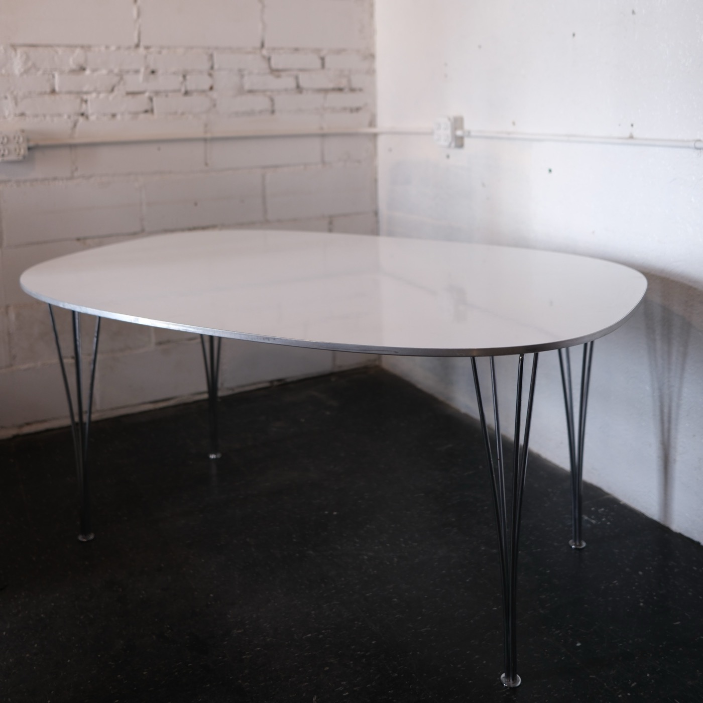 Fritz Hansen Superellipse dining table